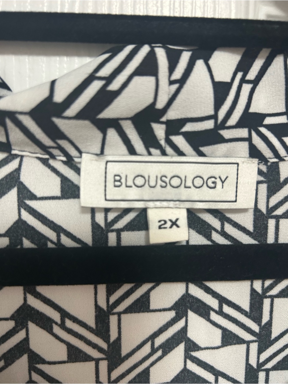Blousology Women's Black and White Geometric Blouse - 2X